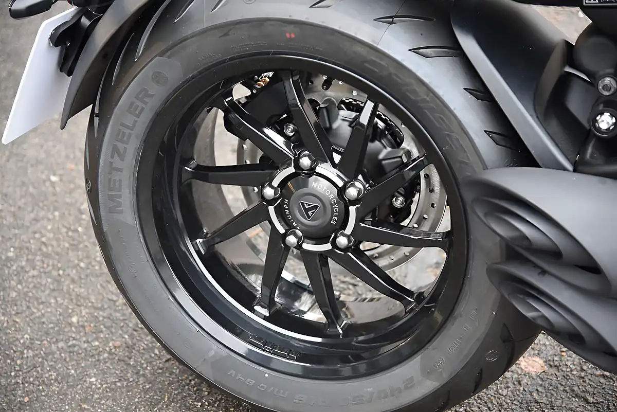 Used Triumph Rocket 3 Storm GT Sapphire Black/Carni - Interior and Exterior details 11