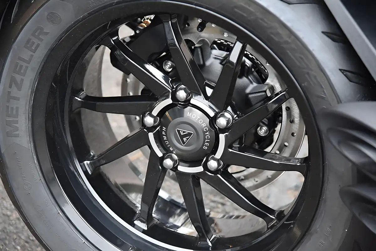 Used Triumph Rocket 3 Storm GT Sapphire Black/Carni - Interior and Exterior details 12
