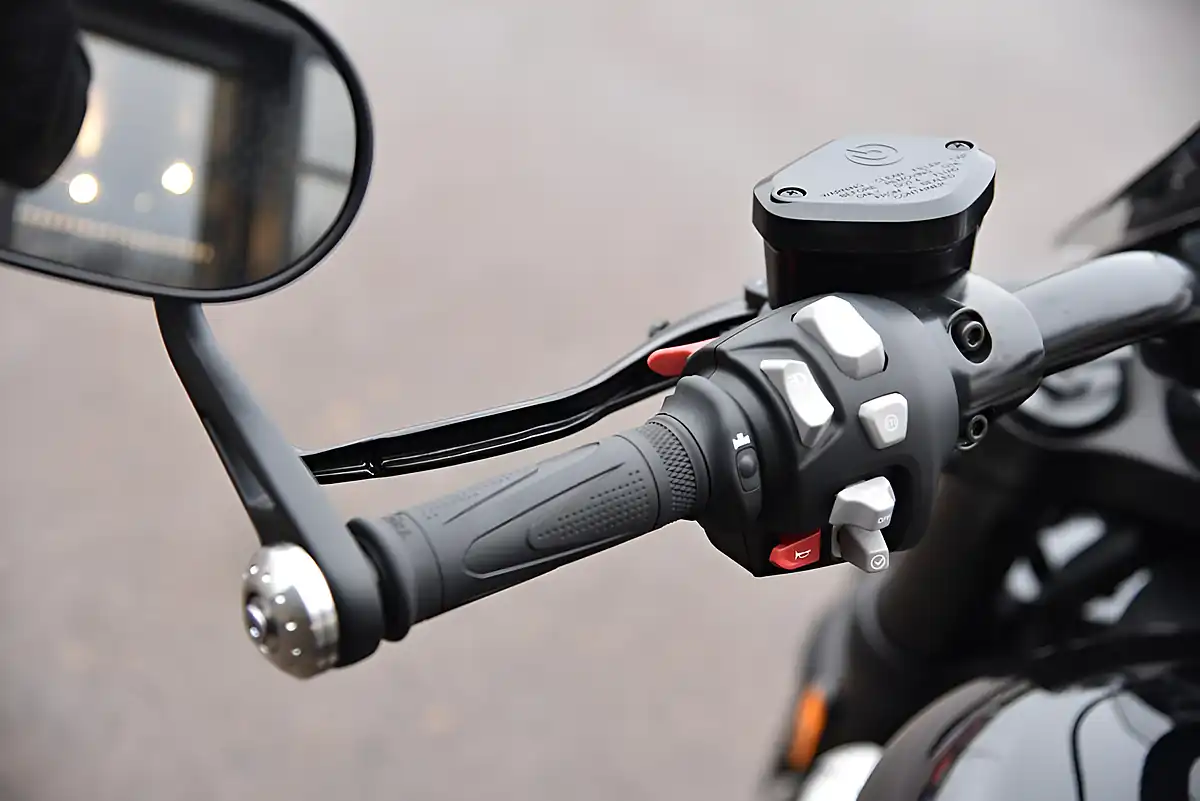 Used Triumph Rocket 3 Storm GT Sapphire Black/Carni - Interior and Exterior details 16
