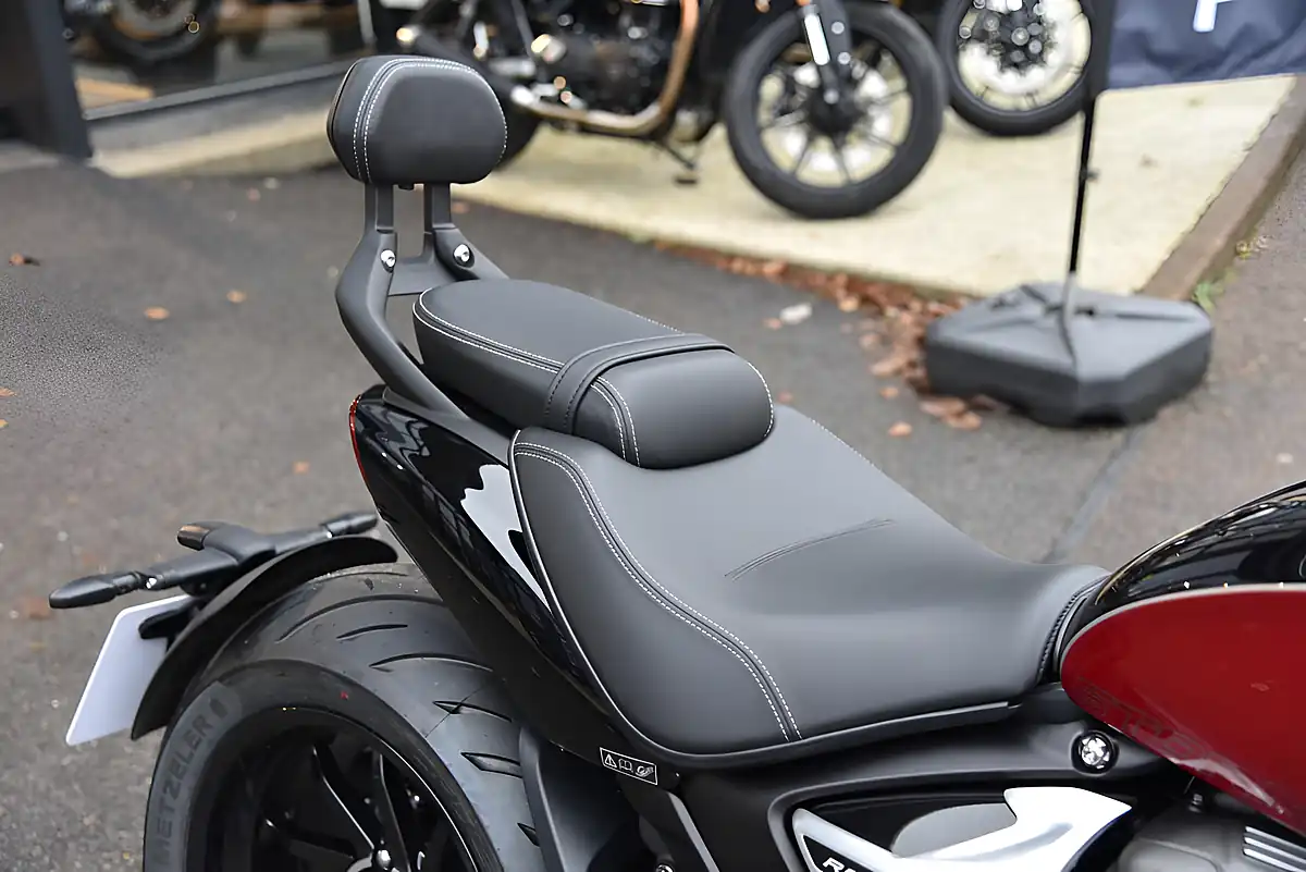 Used Triumph Rocket 3 Storm GT Sapphire Black/Carni - Interior and Exterior details 17