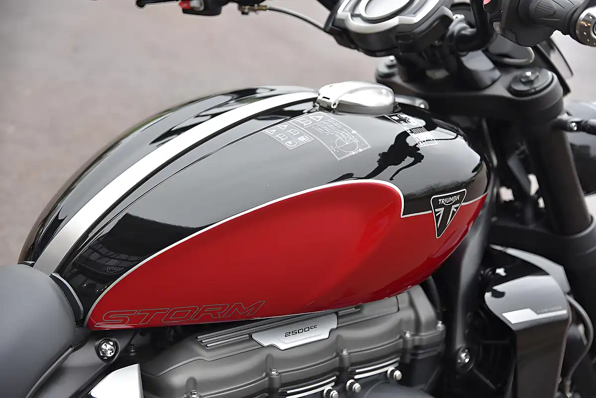 Used Triumph Rocket 3 Storm GT Sapphire Black/Carni - Interior and Exterior details 7