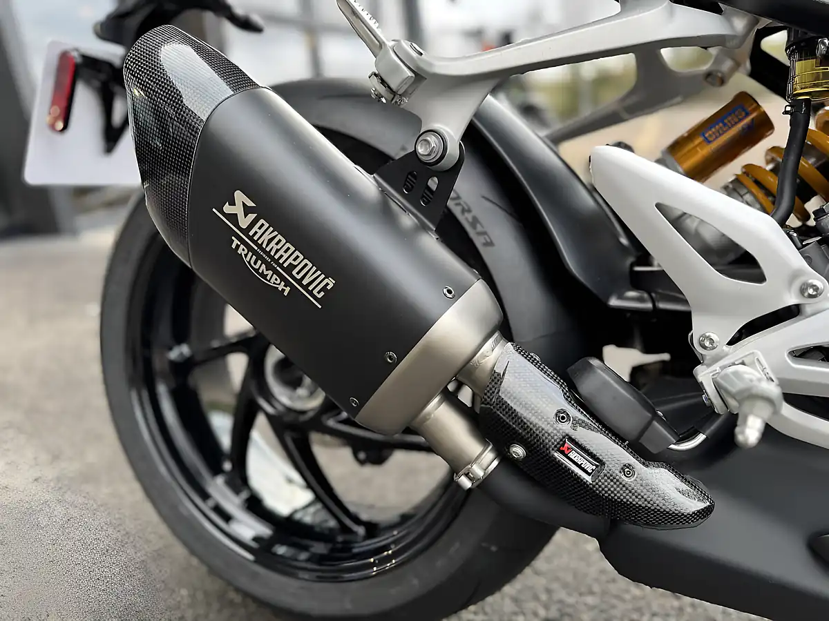 Used Triumph Speed Triple Rx Triumph Performance - Interior and Exterior details 11