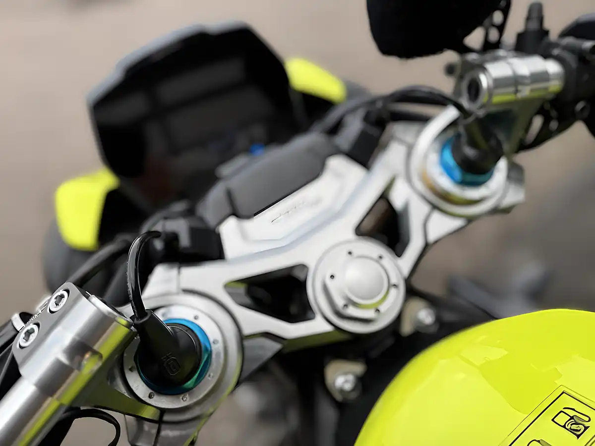Used Triumph Speed Triple Rx Triumph Performance - Interior and Exterior details 17