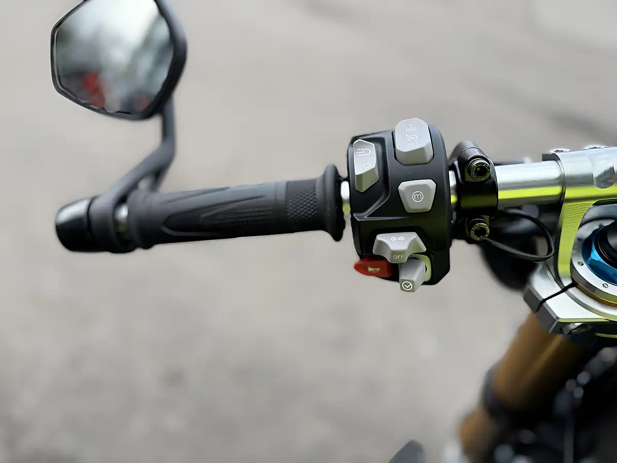 Used Triumph Speed Triple Rx Triumph Performance - Interior and Exterior details 18