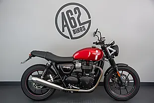 Used Triumph Street Twin Red - Interior and Exterior details 13