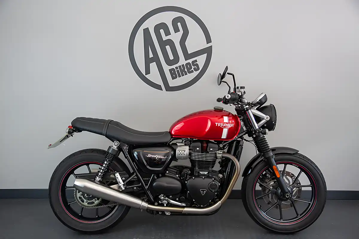 Used Triumph Street Twin Red - Interior and Exterior details 14