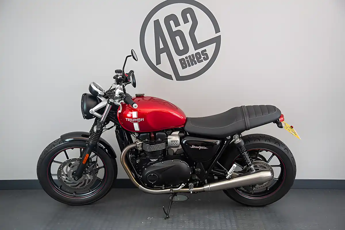 Used Triumph Street Twin Red - Interior and Exterior details 2