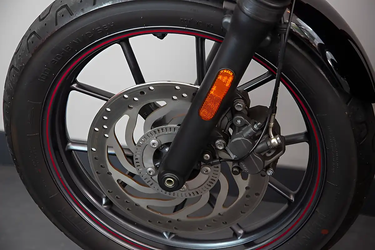 Used Triumph Street Twin Red - Interior and Exterior details 5