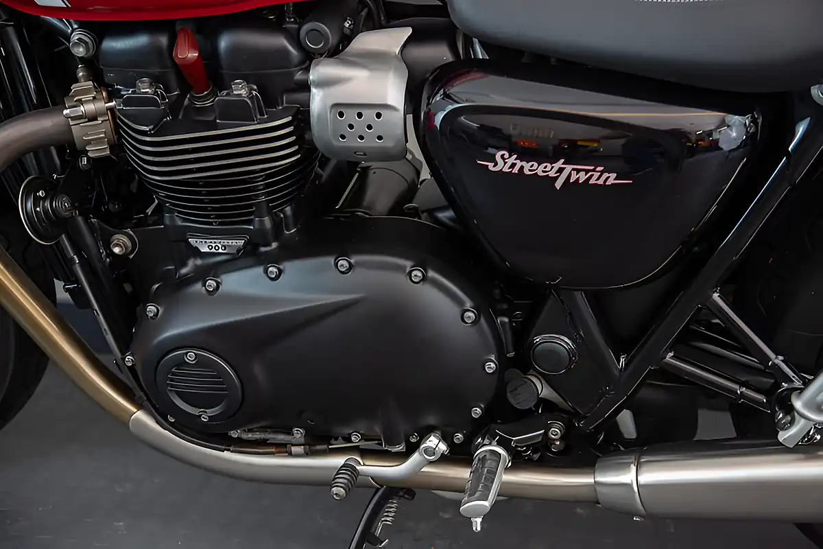 Used Triumph Street Twin Red - Interior and Exterior details 7