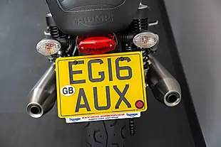 Used Triumph Street Twin Red - Interior and Exterior details 9