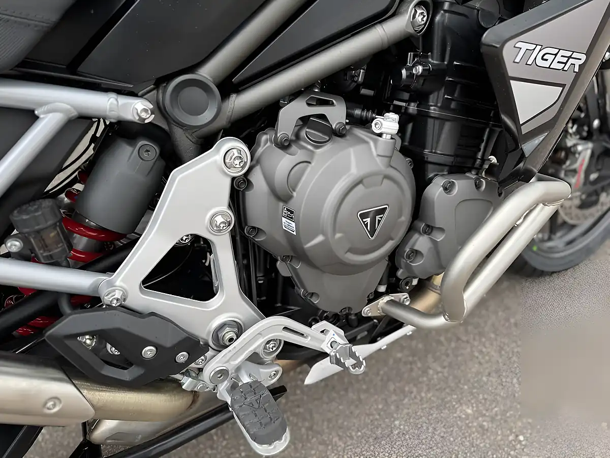 Used Triumph Tiger 1200 GT Explorer Sapphire Black - Interior and Exterior details 13
