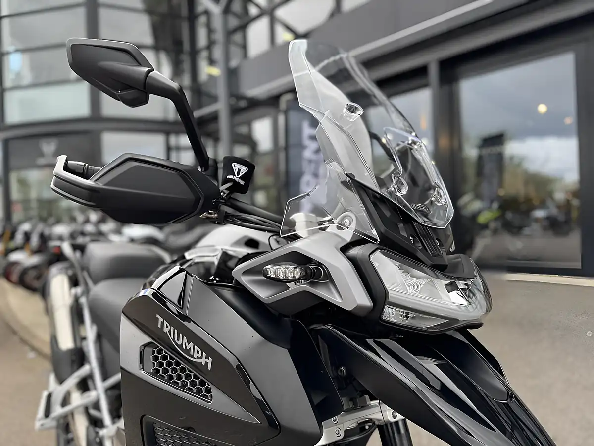 Used Triumph Tiger 1200 GT Explorer Sapphire Black - Interior and Exterior details 16