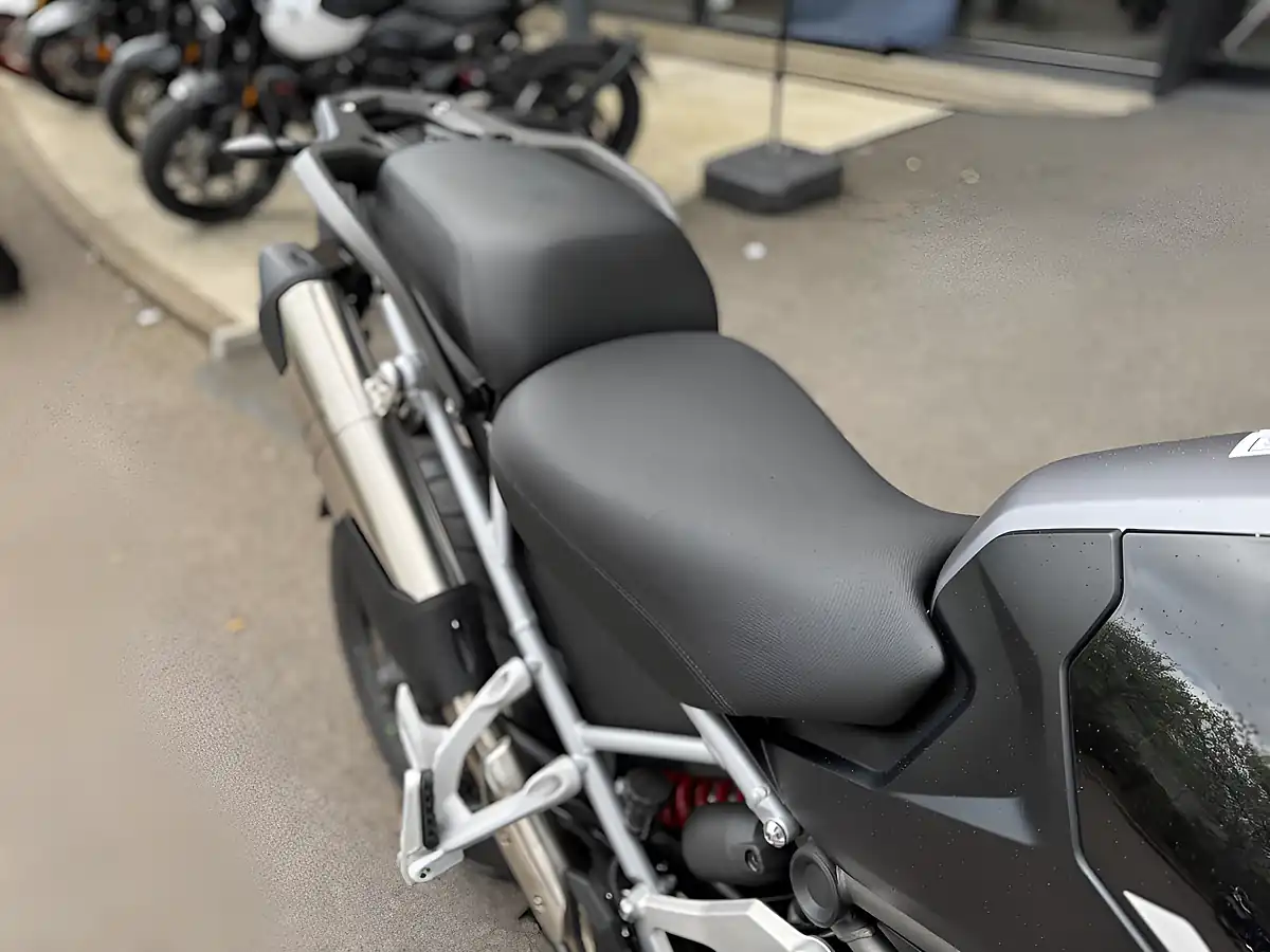 Used Triumph Tiger 1200 GT Explorer Sapphire Black - Interior and Exterior details 17