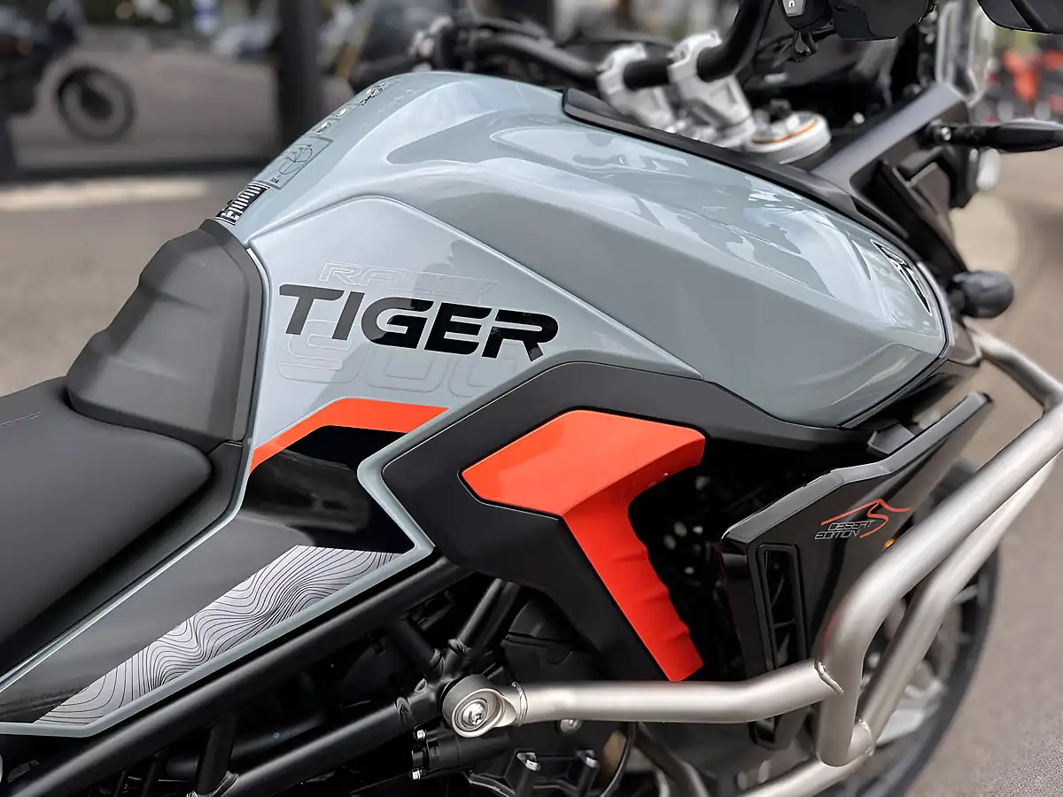 Used Triumph Tiger 900 Desert Urban Grey - Interior and Exterior details 12