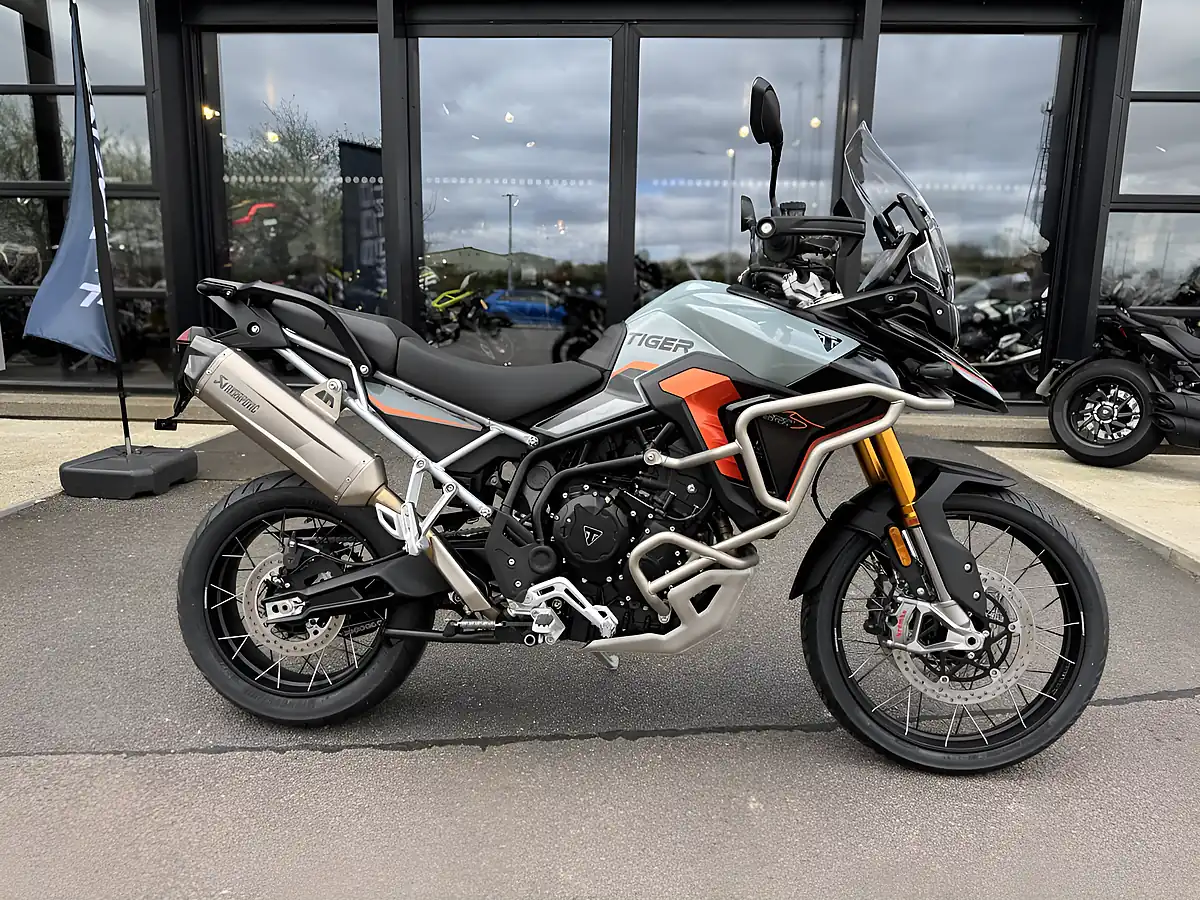 Used Triumph Tiger 900 Desert Urban Grey - Interior and Exterior details 3