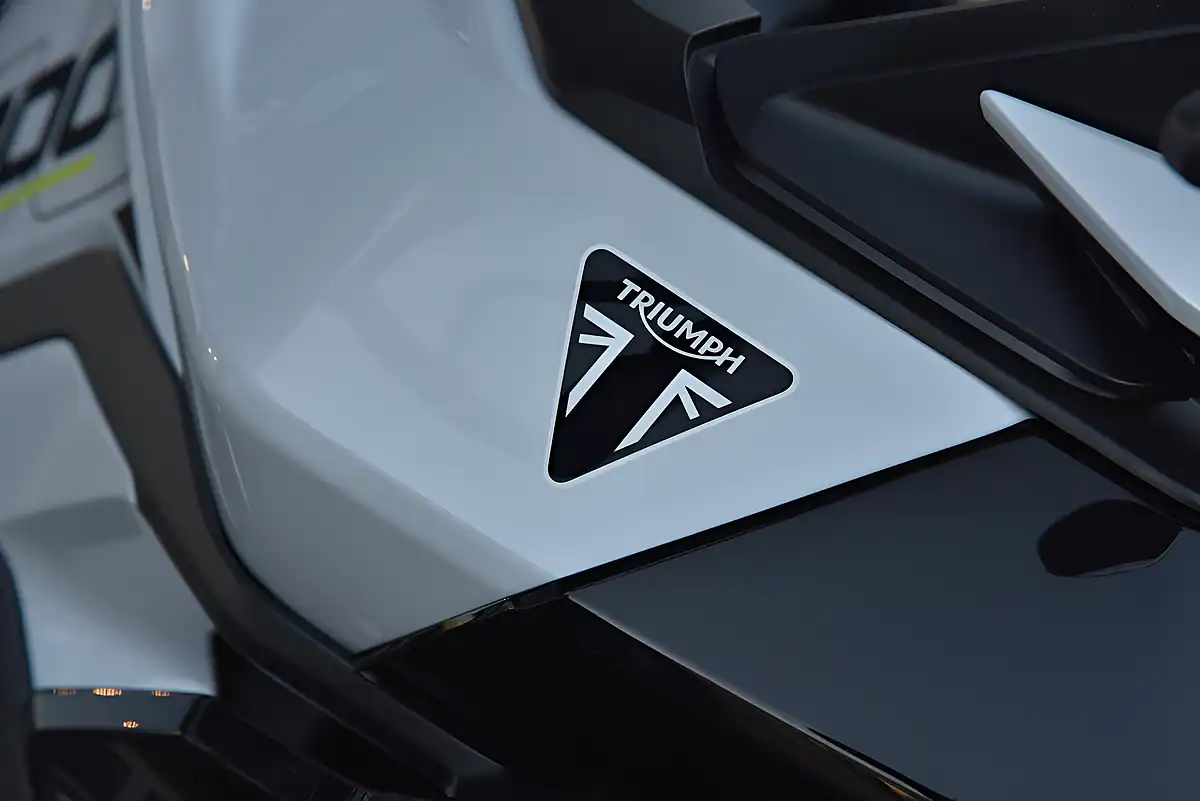 Used Triumph Tiger 900 GT Pro Snowdonia White/Sapp - Interior and Exterior details 11
