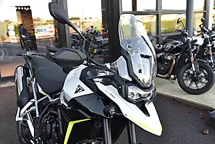 Used Triumph Tiger 900 GT Pro Snowdonia White/Sapp - Interior and Exterior details 15
