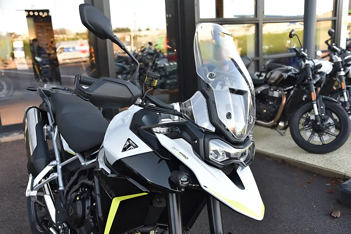 Used Triumph Tiger 900 GT Pro Snowdonia White/Sapp - Interior and Exterior details 15