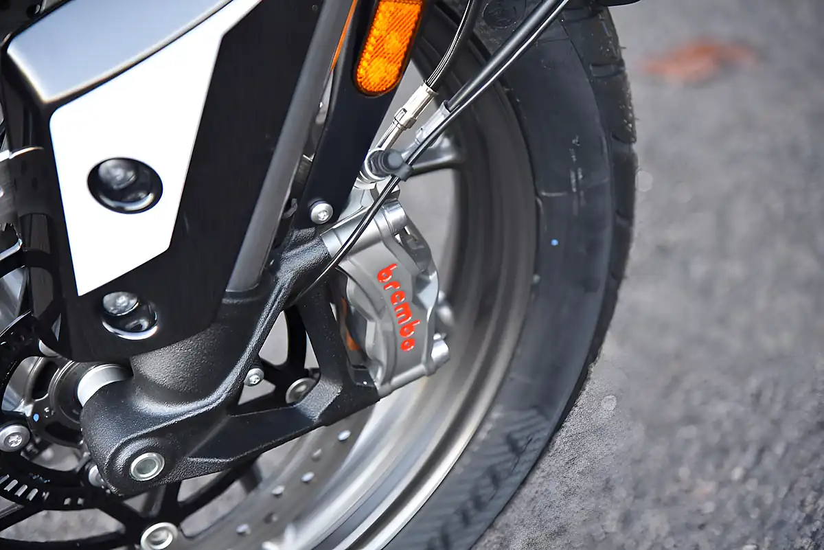 Used Triumph Tiger 900 GT Pro Snowdonia White/Sapp - Interior and Exterior details 18