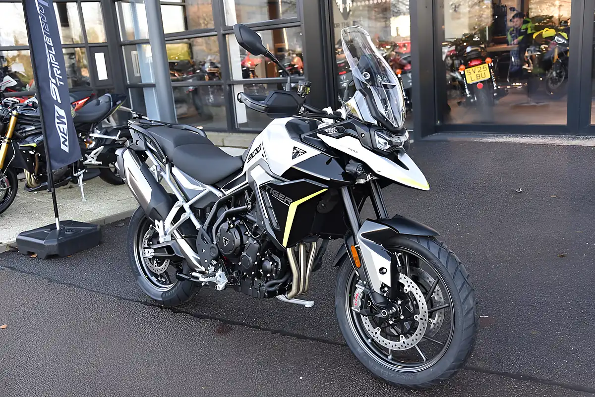 Used Triumph Tiger 900 GT Pro Snowdonia White/Sapp - Interior and Exterior details 4