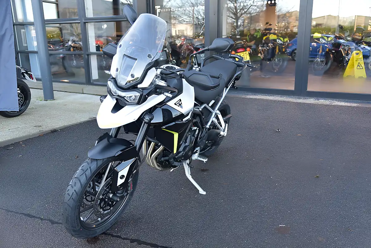 Used Triumph Tiger 900 GT Pro Snowdonia White/Sapp - Interior and Exterior details 6