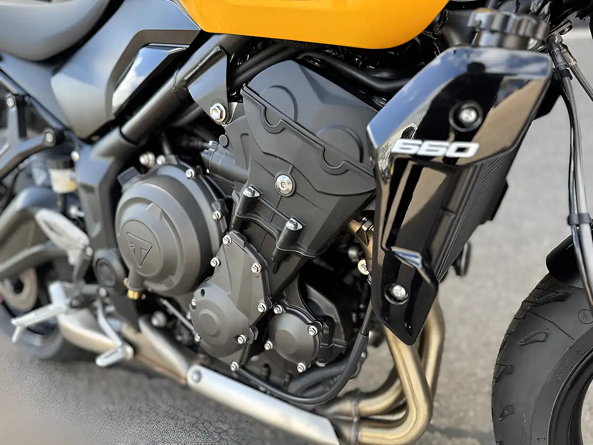Used Triumph Trident 660 Stone Grey - Interior and Exterior details 12