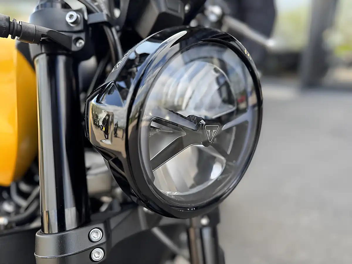 Used Triumph Trident 660 Stone Grey - Interior and Exterior details 14