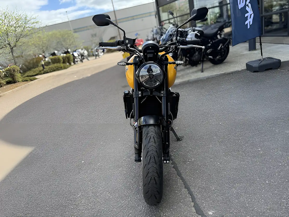 Used Triumph Trident 660 Stone Grey - Interior and Exterior details 4