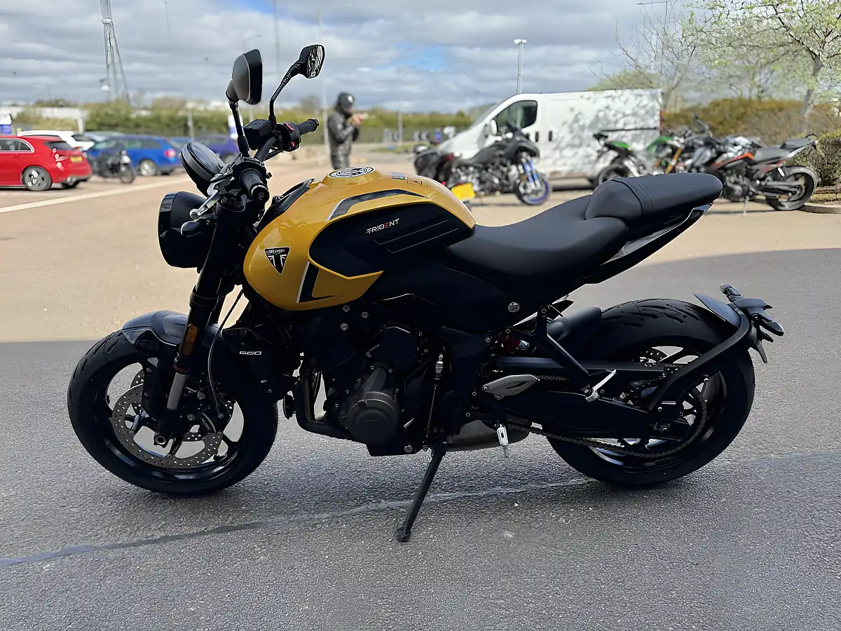 Used Triumph Trident 660 Stone Grey - Interior and Exterior details 6