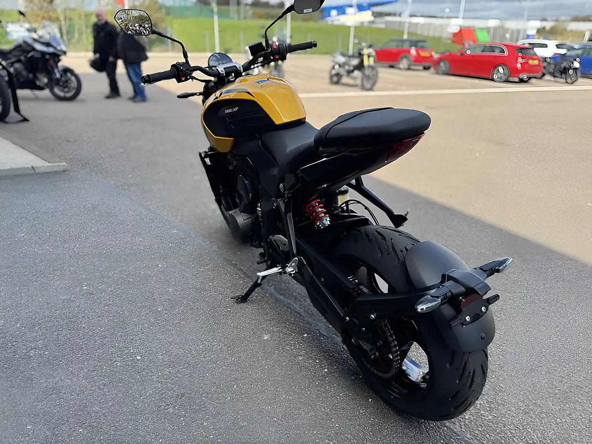 Used Triumph Trident 660 Stone Grey - Interior and Exterior details 7