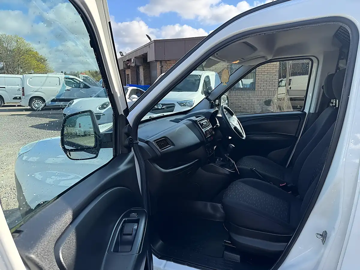 Used Vauxhall Combo Ecoflex - Interior and Exterior details 11