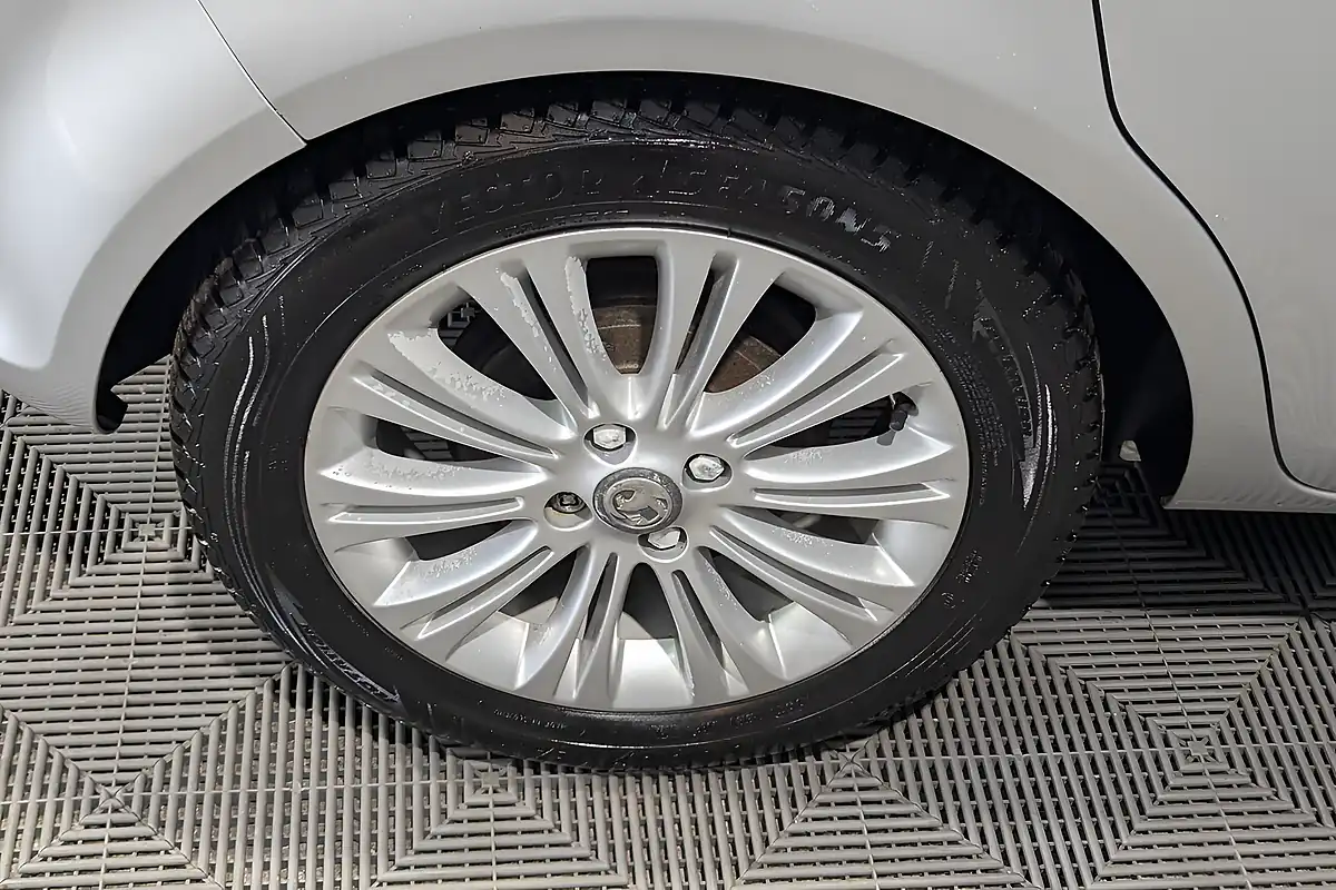 Used Vauxhall Corsa Se - Interior and Exterior details 11