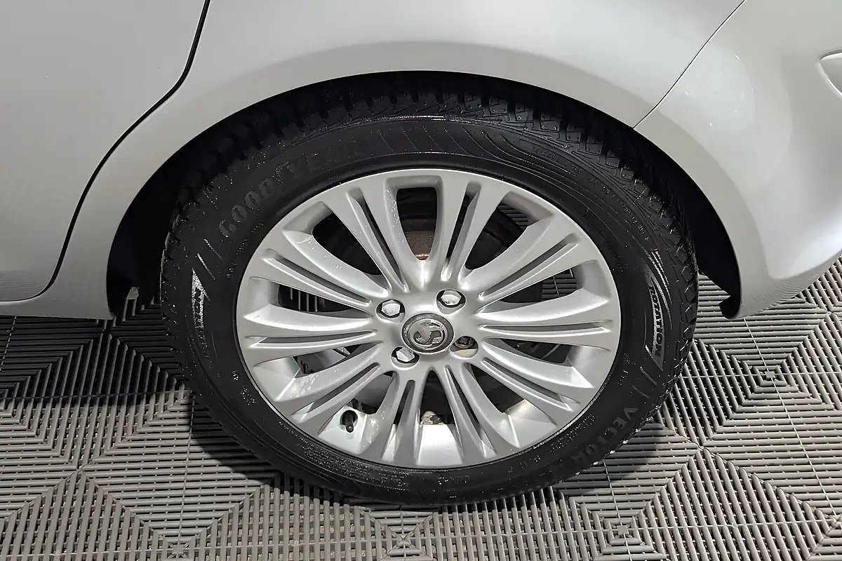 Used Vauxhall Corsa Se - Interior and Exterior details 12