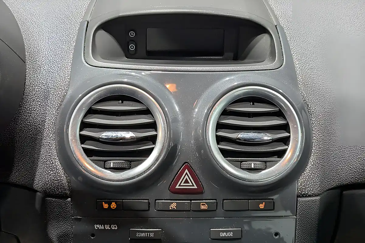 Used Vauxhall Corsa Se - Interior and Exterior details 17