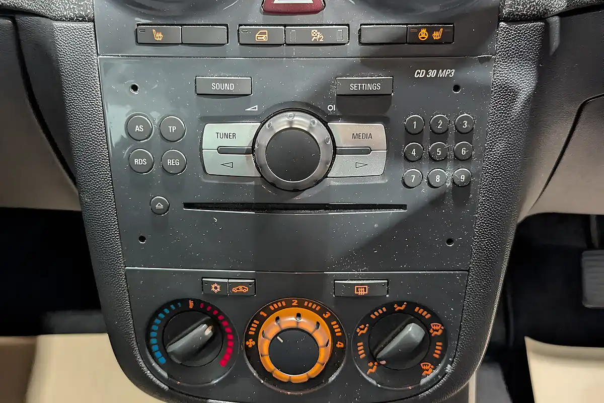 Used Vauxhall Corsa Se - Interior and Exterior details 18