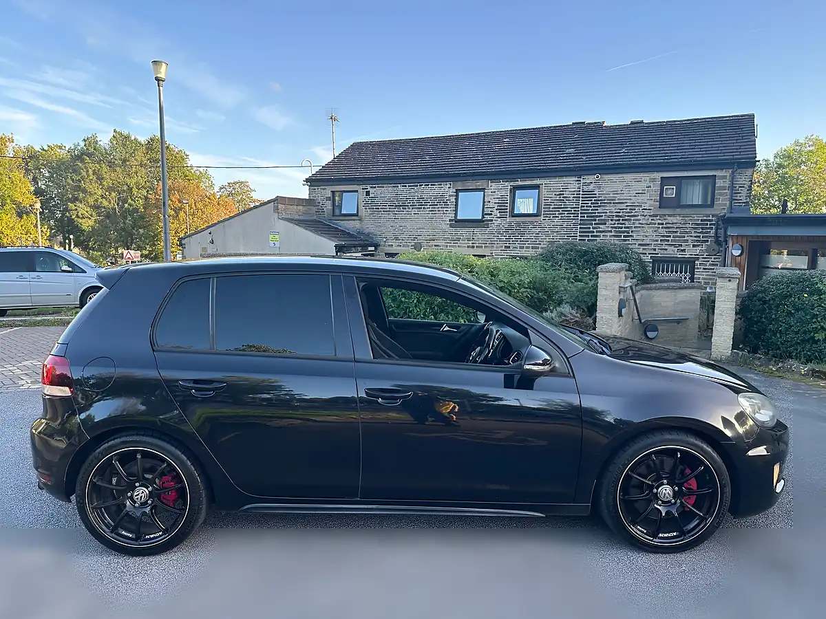 Used Volkswagen Golf GTI Black - Interior and Exterior details 17