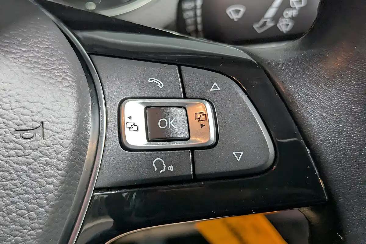 Used Volkswagen Polo Se - Interior and Exterior details 15