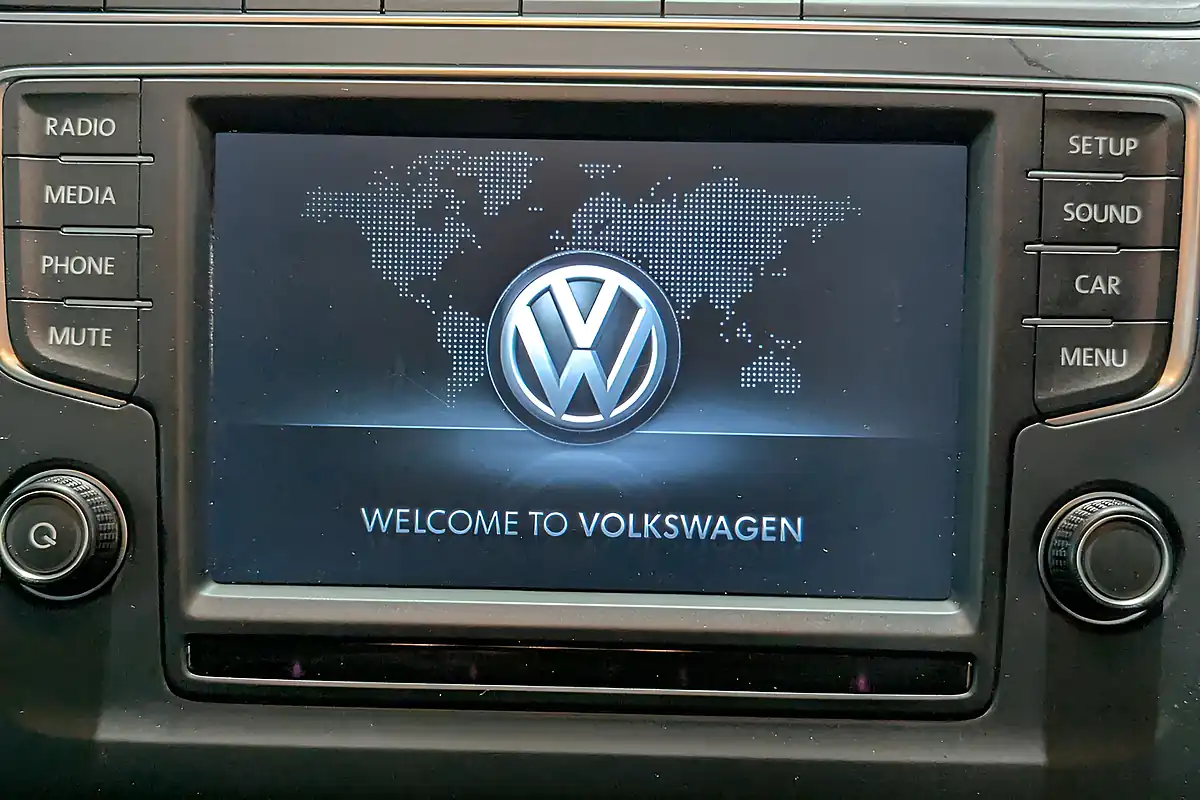 Used Volkswagen Polo Se - Interior and Exterior details 16