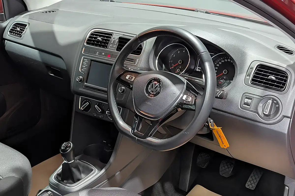 Used Volkswagen Polo Se - Interior and Exterior details 2