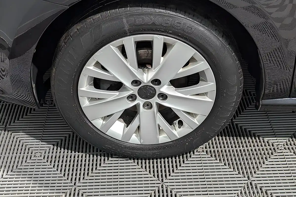 Used Volkswagen Polo Se - Interior and Exterior details 10