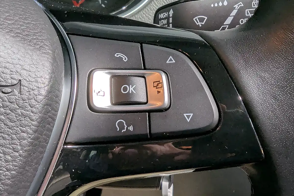 Used Volkswagen Polo Se - Interior and Exterior details 15