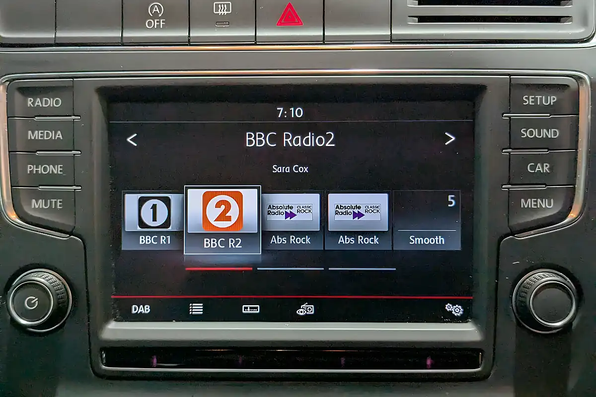 Used Volkswagen Polo Se - Interior and Exterior details 16