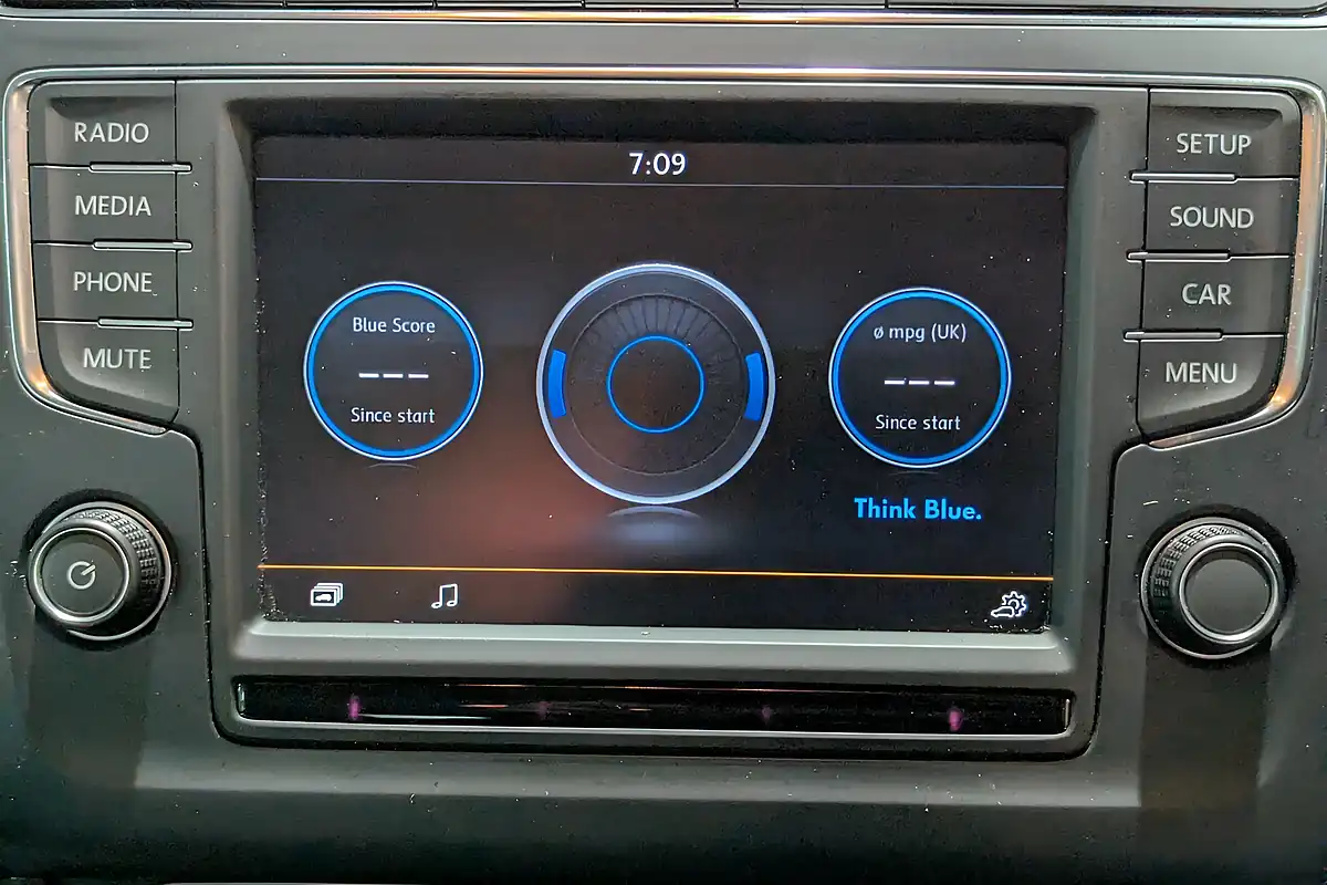 Used Volkswagen Polo Se - Interior and Exterior details 17