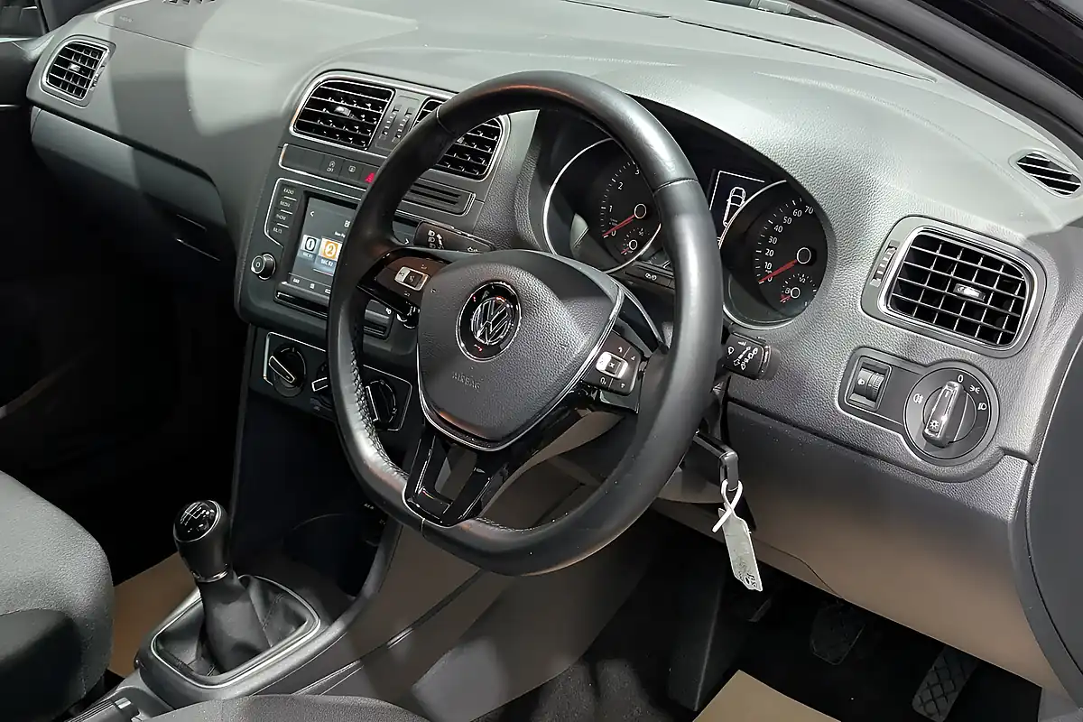 Used Volkswagen Polo Se - Interior and Exterior details 2