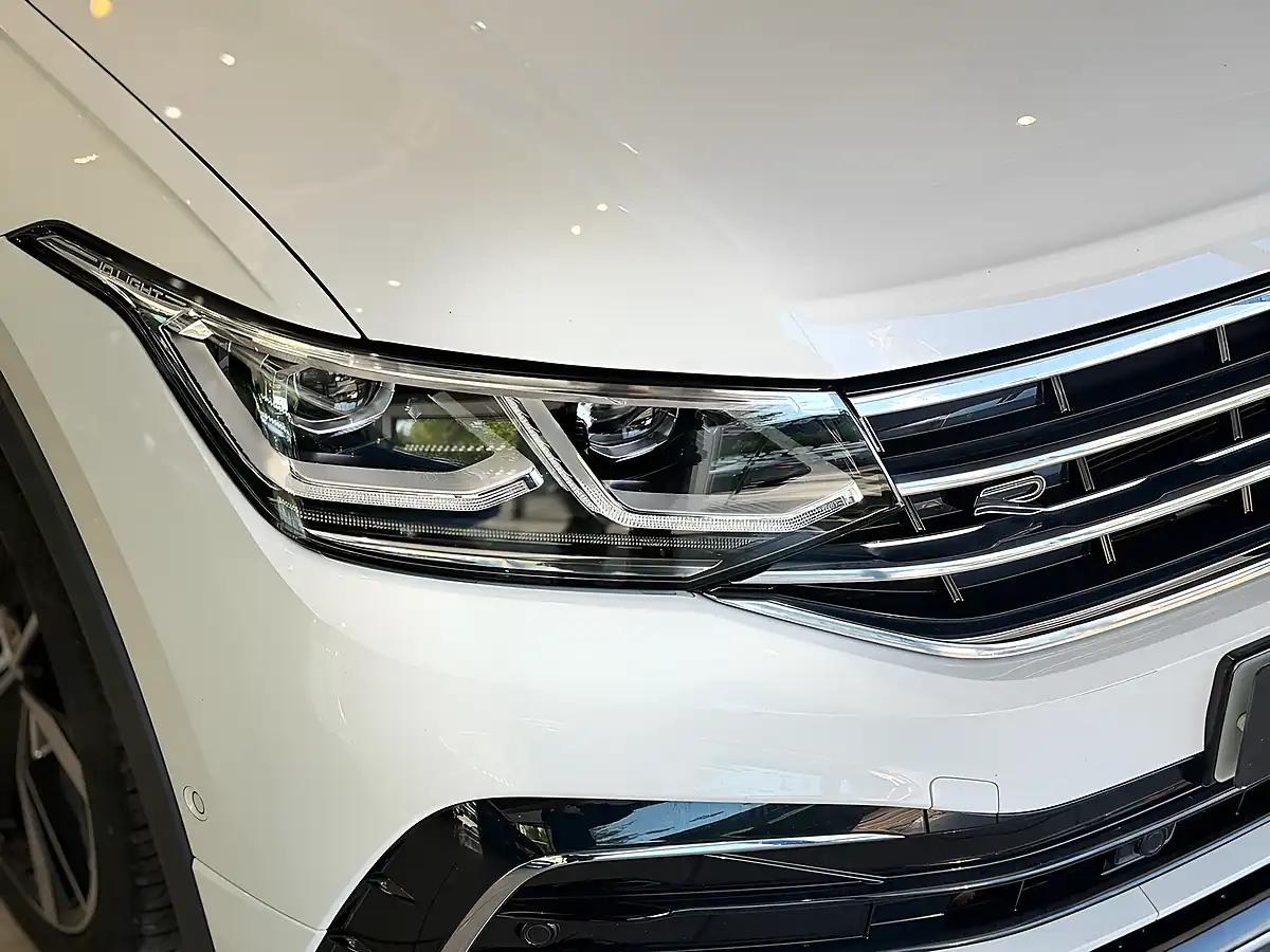 Used Volkswagen Tiguan R-Line - Interior and Exterior details 12