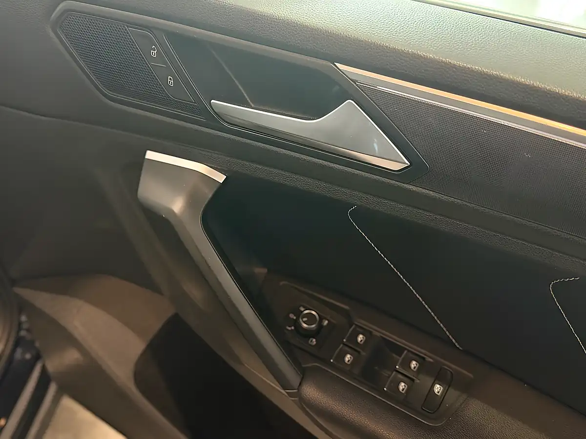 Used Volkswagen Tiguan R-Line - Interior and Exterior details 15