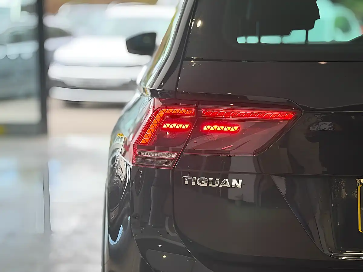 Used Volkswagen Tiguan R-Line - Interior and Exterior details 7