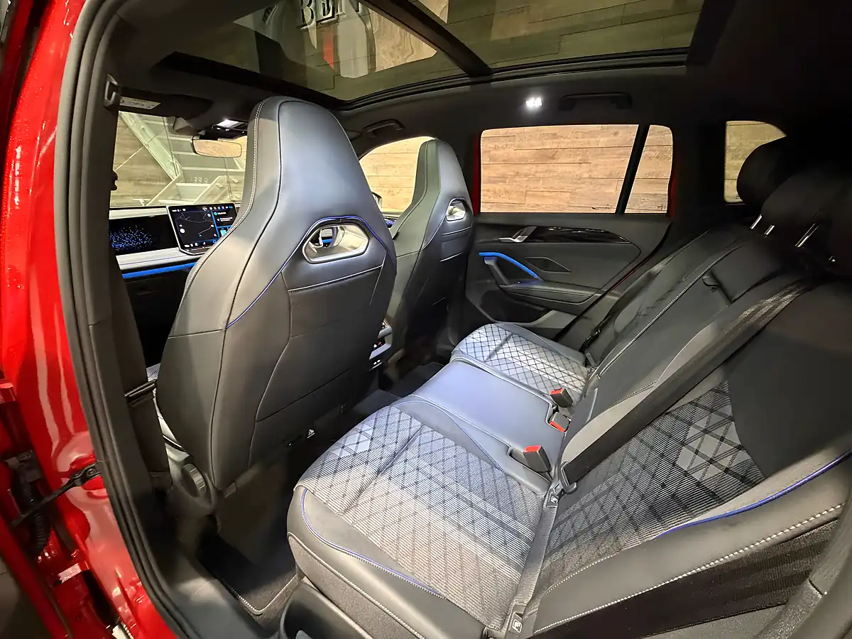 Used Volkswagen Tiguan R-Line Persimmon Red - Interior and Exterior details 11