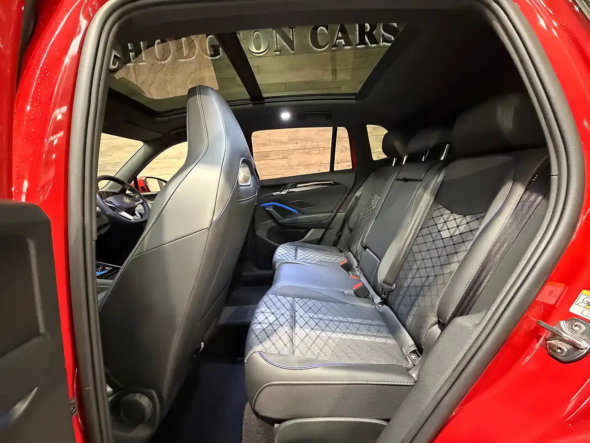 Used Volkswagen Tiguan R-Line Persimmon Red - Interior and Exterior details 12