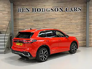 Used Volkswagen Tiguan R-Line Persimmon Red - Interior and Exterior details 4